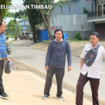 Lurah Kelurahan Timbau Meninjau Langsung Ke Beberapa Wilayah Yang Masih Tergenang Banir.